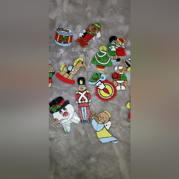 Vintage wooden hand painted both sides ornaments - Picture 3 of 4